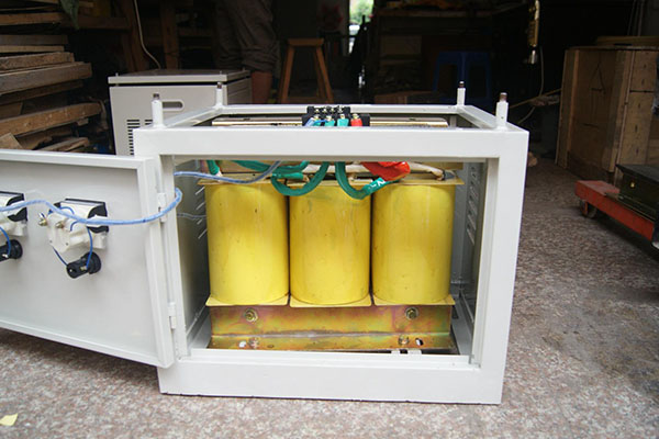 ����׃����